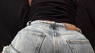 too much heat from that candle on her fat ass now she cums hard from pussy licking??