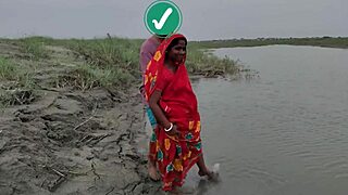 bangladeshi bowdi bends for boyfriend's doggystyle in open field!