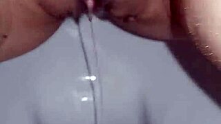 ei, quer ver esta milf gravida squirting no toilet todo molhada e excitada? vem cá...