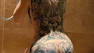 carolina iena showering sensual showing wrinkled feet n shaved pussy teasing orgasm