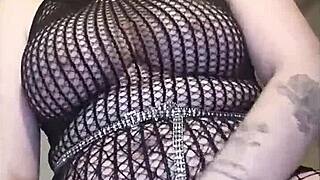 watch her juicy pussy lips drip and squirt wildly