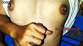 indo auntie jerks cum onto small tits 😍