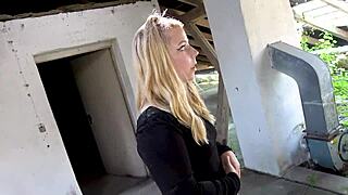 Unschuldiges Mädchen Im Lostplace Von Zwei Schwänzen Hart Abgefickt!