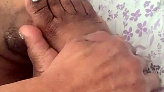 sucking my wife while she jerks me off 😍