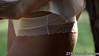 i'm an inked europen beauty masturbatin outdoors, feelin so good