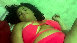 Novinha touches herself so good!